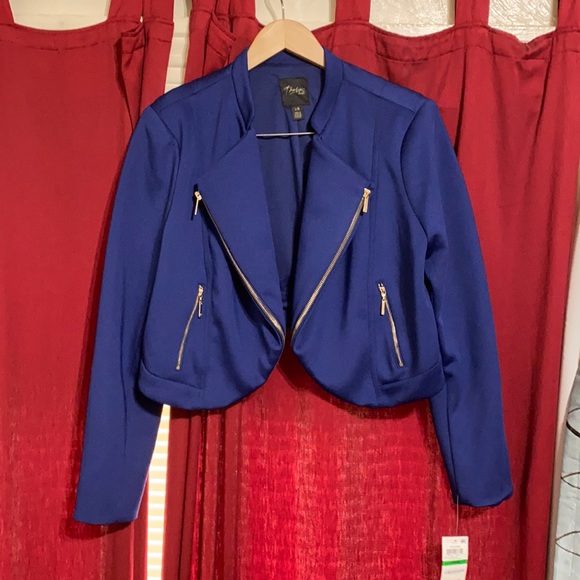 Thalia Sodi Jackets & Blazers - Thalia and Sodi cropped jacket